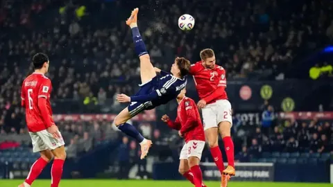 小乔治末节狂砍30分，爵士凭借申京三双逆袭火箭崩盘