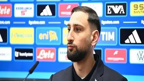 格林连续四场得分超20，三节高效得21分7助，休斯顿媒体誉“惯例再现”